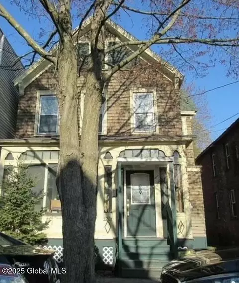 2207 14th St, Troy, NY 12180