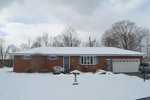 49 S Clement Ave, Ravena, NY 12143