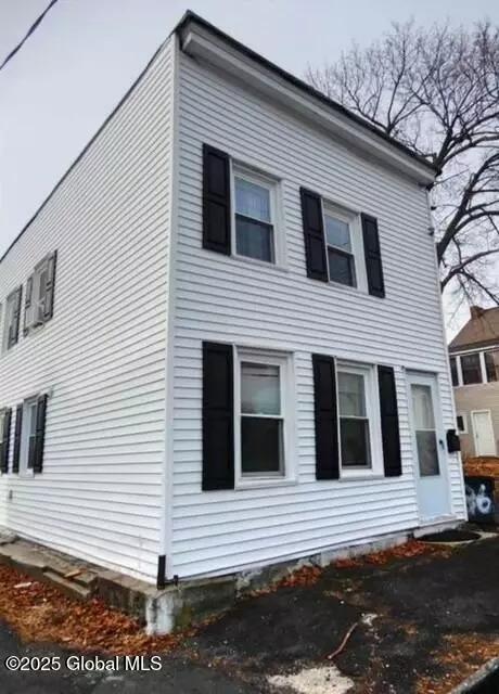 36 Farm St, Troy, NY 12180