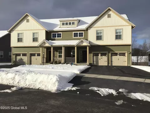 10 Essex St, Malta, NY 12020