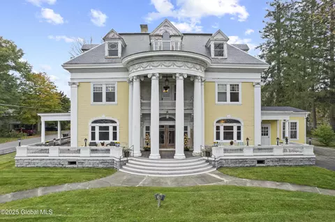 16 W Main St, Cambridge, NY 12816