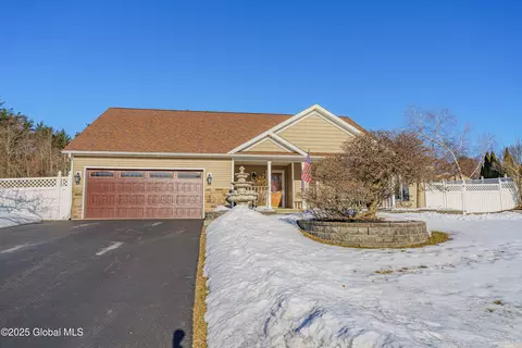 4 Kent Pl, Wynantskill, NY 12198