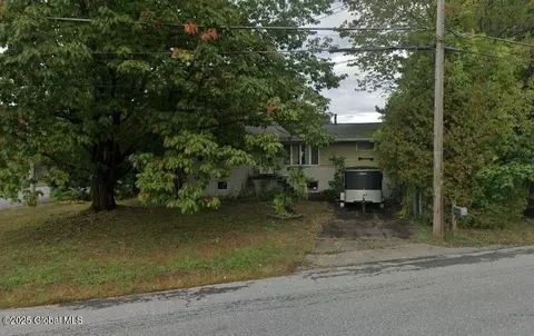 61 Jones Dr, Schenectady, NY 12309