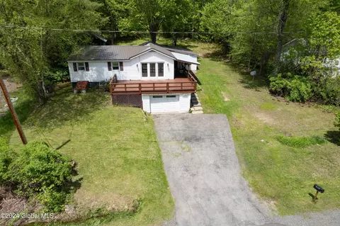 1089 County Hwy 123, Mayfield, NY 12117