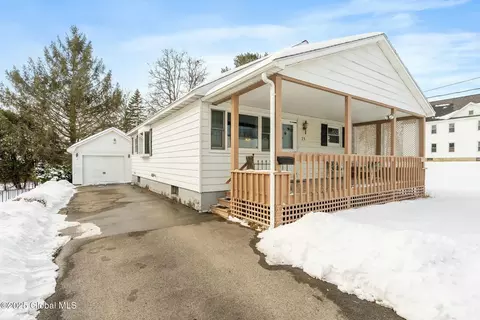 21 Julia St, Amsterdam, NY 12010