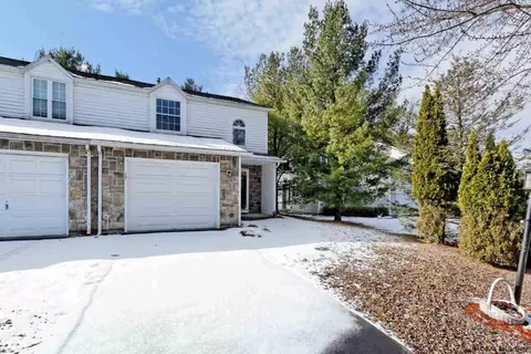 13 Woodside Dr, Albany, NY 12208