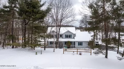 9 Edward Dr, West Sand Lake, NY 12196