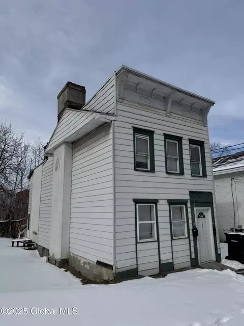 203 9th St, Troy, NY 12180