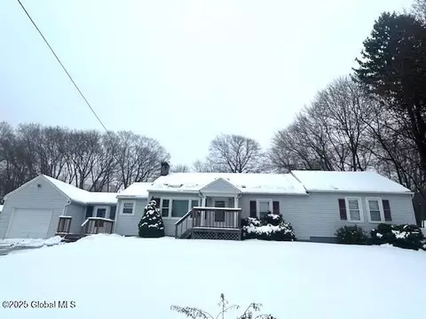 28 Milky Way Rd, Troy, NY 12182