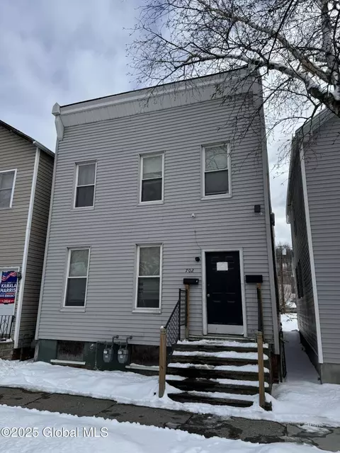 702 5th Ave, Troy, NY 12182