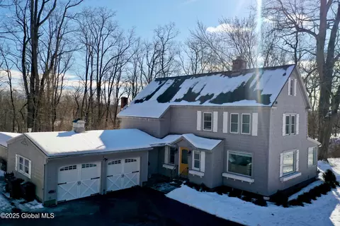 32 Sunnyside Rd, Scotia, NY 12302