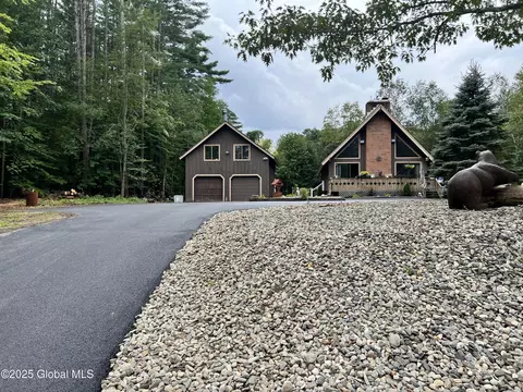 29 Zermatt Dr, Lake Luzerne, NY 12846
