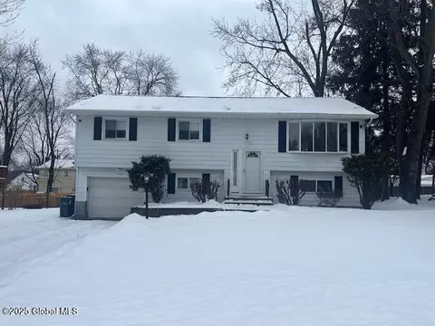 1829 Pawtucket Ave, Niskayuna, NY 12309