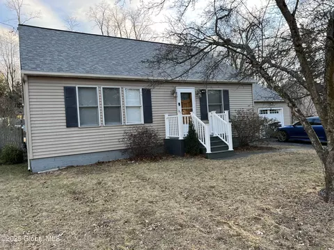 102 Waterman Ave, Colonie, NY 12205