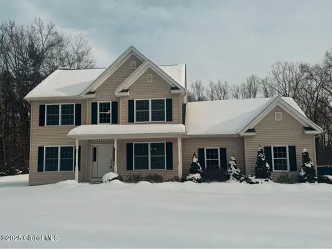 136 Gracemoore Rd, Saratoga, NY 12866