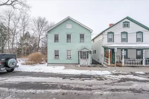 1449 2nd St, Rensselaer, NY 12144
