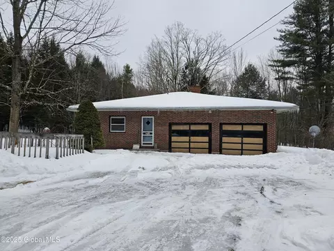 34 Toad Point Rd, Petersburgh, NY 12138