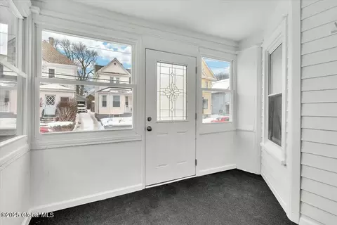 Exterior - 832 Bradt St, Schenectady, NY 12306 photo 2 of 6