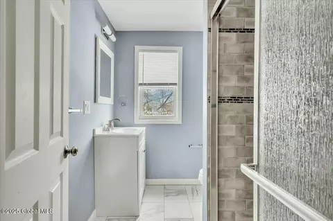 Bath - 832 Bradt St, Schenectady, NY 12306 photo 2 of 2