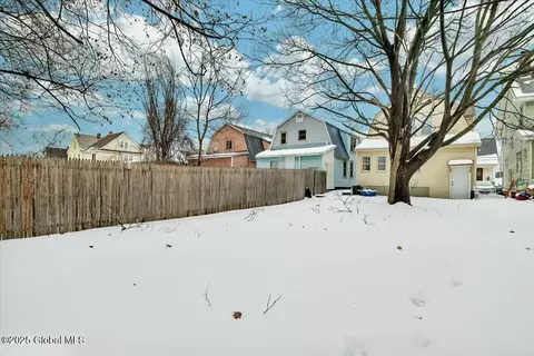 Exterior - 832 Bradt St, Schenectady, NY 12306 photo 5 of 6