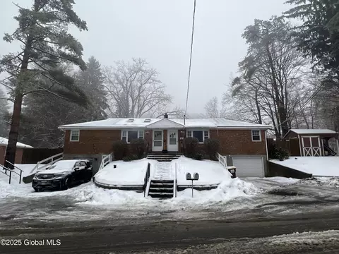 2 Zelenke Dr # -4, Wynantskill, NY 12198