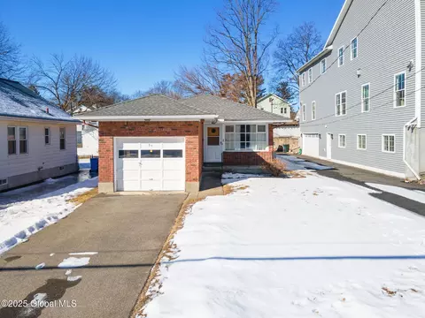 94 Eileen St, Albany, NY 12203