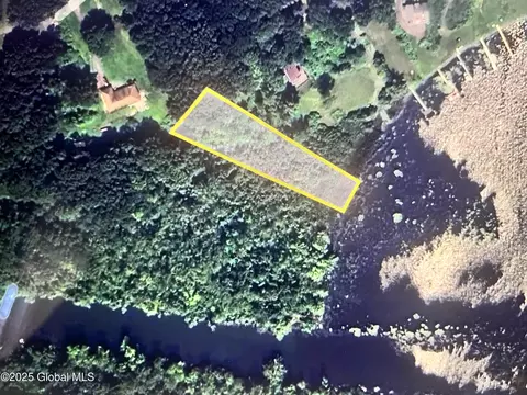 1 Tomahawk Trl S, Saratoga Springs, NY 12866