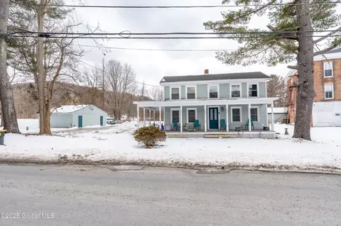 6 Main St, New Lebanon, NY 12125