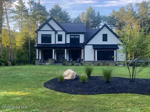 9 Forest Hills Blvd, Rensselaer, NY 12144