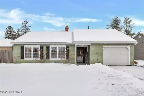 12 Willowbrook Ln, Cohoes, NY 12047