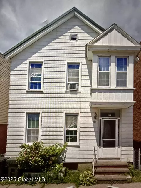 126 George St, Troy, NY 12183