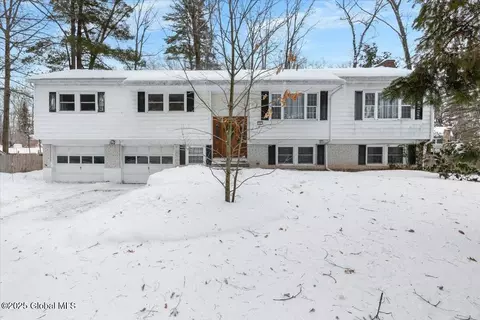 5 Palo Alto Ct, Clifton Park, NY 12065