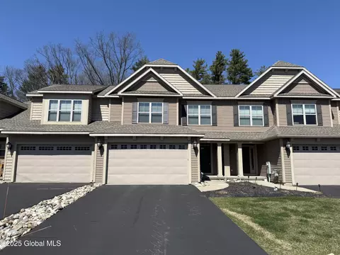 4 Inglewood Dr # B, Halfmoon, NY 12065