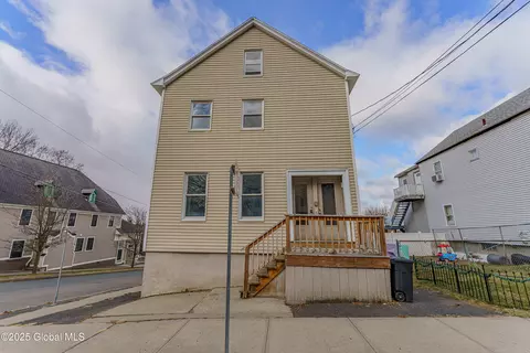 1001 3rd St, Rensselaer, NY 12144
