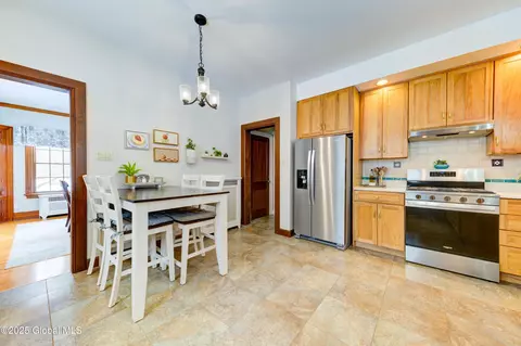 Kitchen - 1425 Keyes Ave, Schenectady, NY 12309 photo 3 of 6
