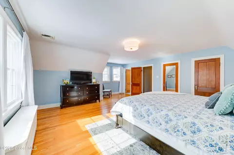 Bedroom - 1425 Keyes Ave, Schenectady, NY 12309 photo 7 of 9