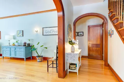 Entry Way - 1425 Keyes Ave, Schenectady, NY 12309 photo 4 of 9