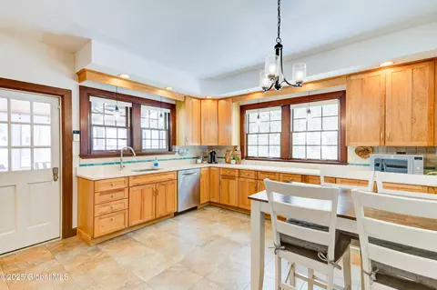 Kitchen - 1425 Keyes Ave, Schenectady, NY 12309 photo 1 of 6