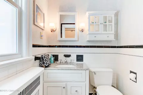 Bath - 1425 Keyes Ave, Schenectady, NY 12309 photo 3 of 11