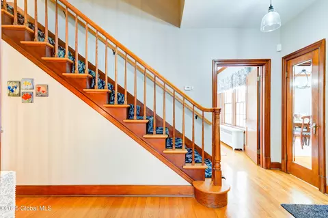 Entry Way - 1425 Keyes Ave, Schenectady, NY 12309 photo 3 of 9