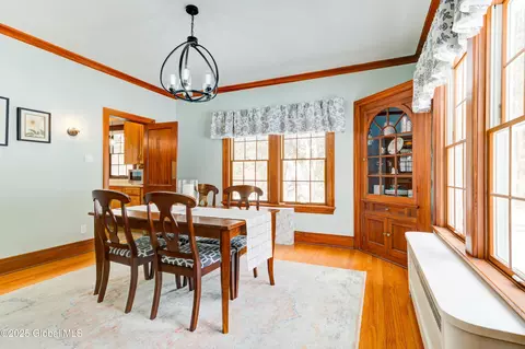 Dining - 1425 Keyes Ave, Schenectady, NY 12309 photo 3 of 5