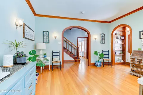 Entry Way - 1425 Keyes Ave, Schenectady, NY 12309 photo 6 of 9