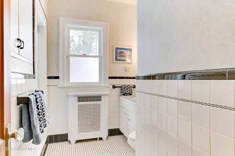 Bath - 1425 Keyes Ave, Schenectady, NY 12309 photo 1 of 11