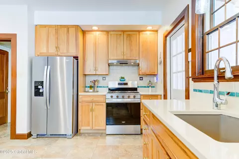 Kitchen - 1425 Keyes Ave, Schenectady, NY 12309 photo 5 of 6