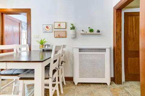 Dining - 1425 Keyes Ave, Schenectady, NY 12309 photo 4 of 5