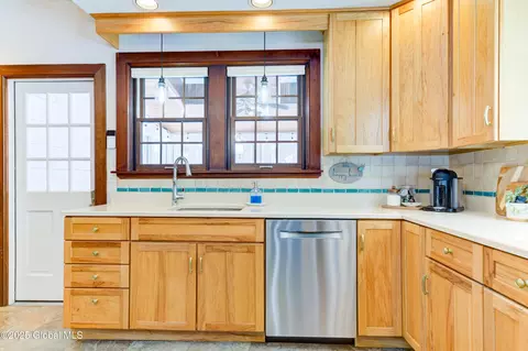 Kitchen - 1425 Keyes Ave, Schenectady, NY 12309 photo 4 of 6