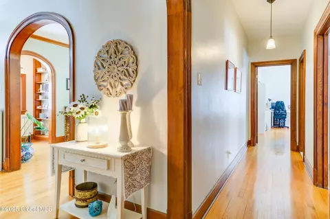 Entry Way - 1425 Keyes Ave, Schenectady, NY 12309 photo 7 of 9