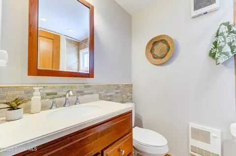 Bath - 1425 Keyes Ave, Schenectady, NY 12309 photo 5 of 11