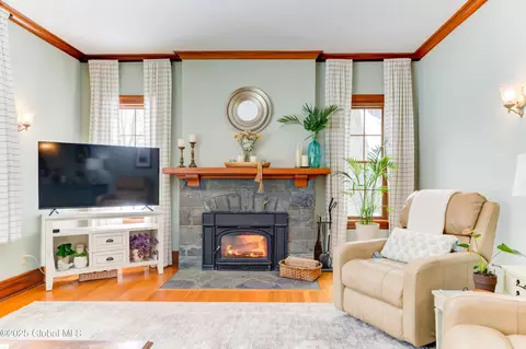 Living - 1425 Keyes Ave, Schenectady, NY 12309 photo 2 of 3