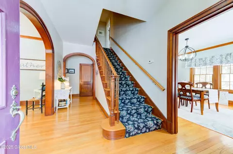 Entry Way - 1425 Keyes Ave, Schenectady, NY 12309 photo 2 of 9